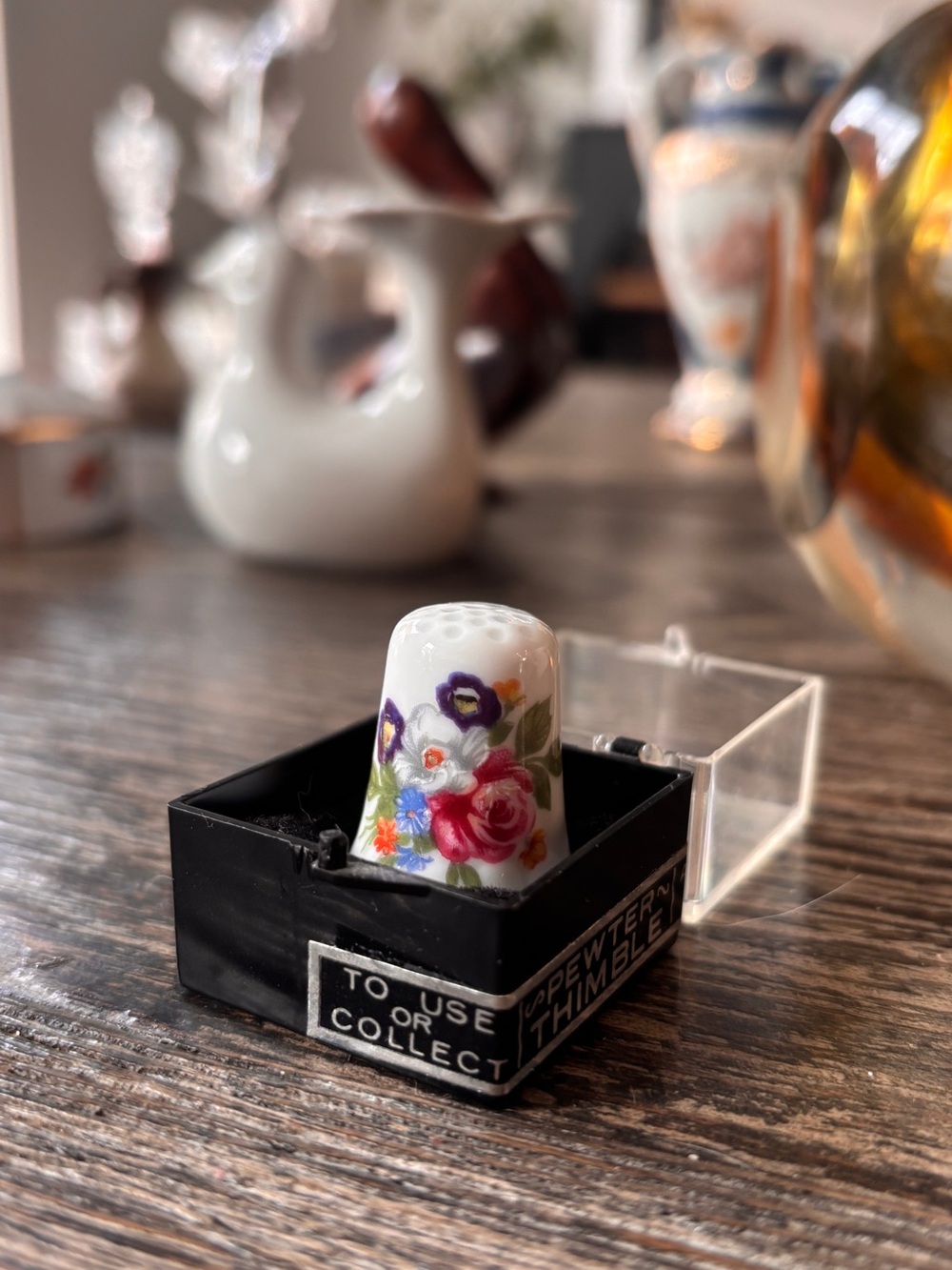 Vintage Lindner Handarbeit Porcelain Thimble - Floral Rose, W. Germany